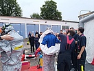 Gemeinsame DEKON-Ausbildung von Freiwilliger Feuerwehr und THW.