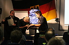 Ortsbeauftragter Boris Geschwill-Meguin bei der Verleihung der Medaille Fluthilfe 2021 an Stephan Berger.